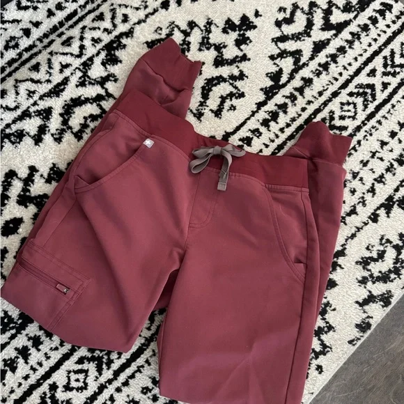 Figs dark Cherry Burgundy Scrub Set xxs - Picture 3 of 3